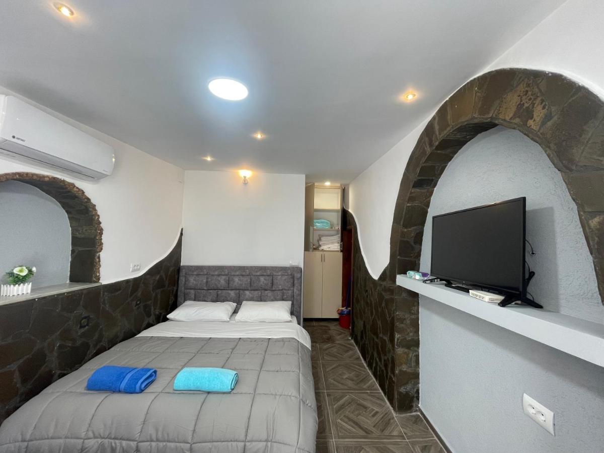 Ylli Guesthouse Permet Exterior photo